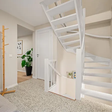 Marken Townhouse New 2025 شقة